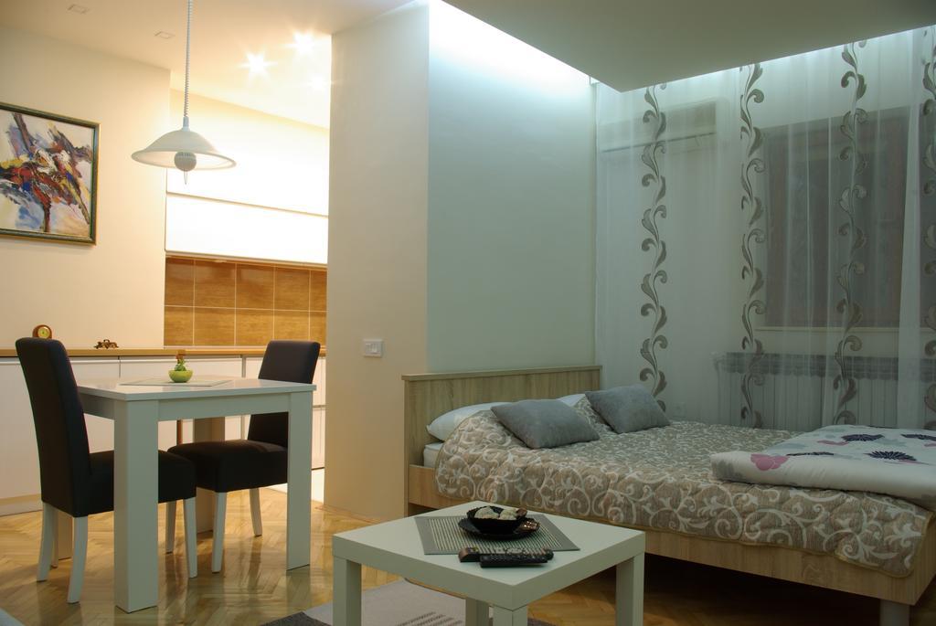Square Studio Apartment Ni Dış mekan fotoğraf