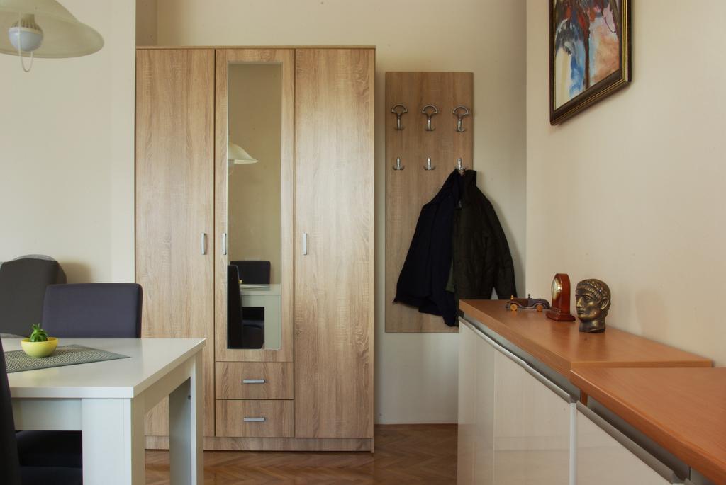 Square Studio Apartment Ni Dış mekan fotoğraf