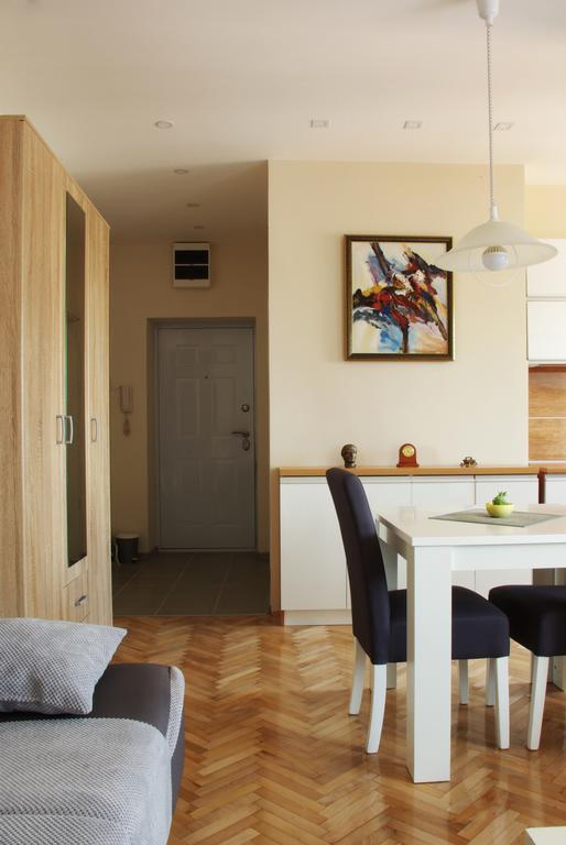 Square Studio Apartment Ni Dış mekan fotoğraf