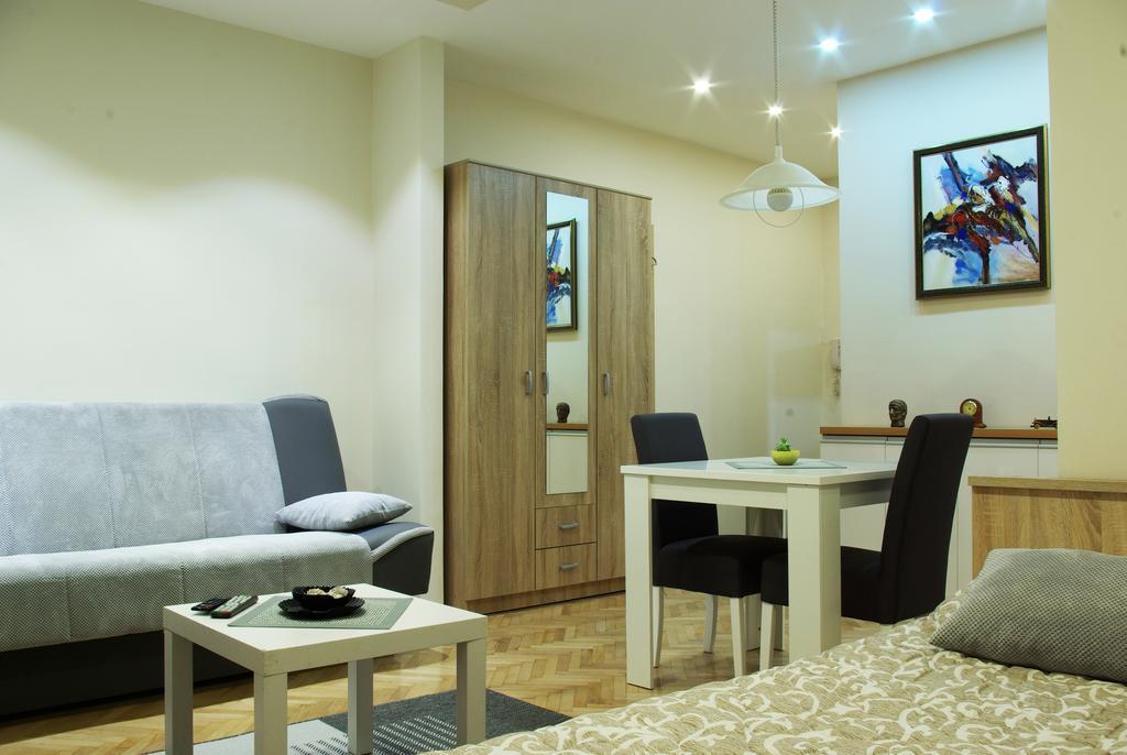 Square Studio Apartment Ni Dış mekan fotoğraf
